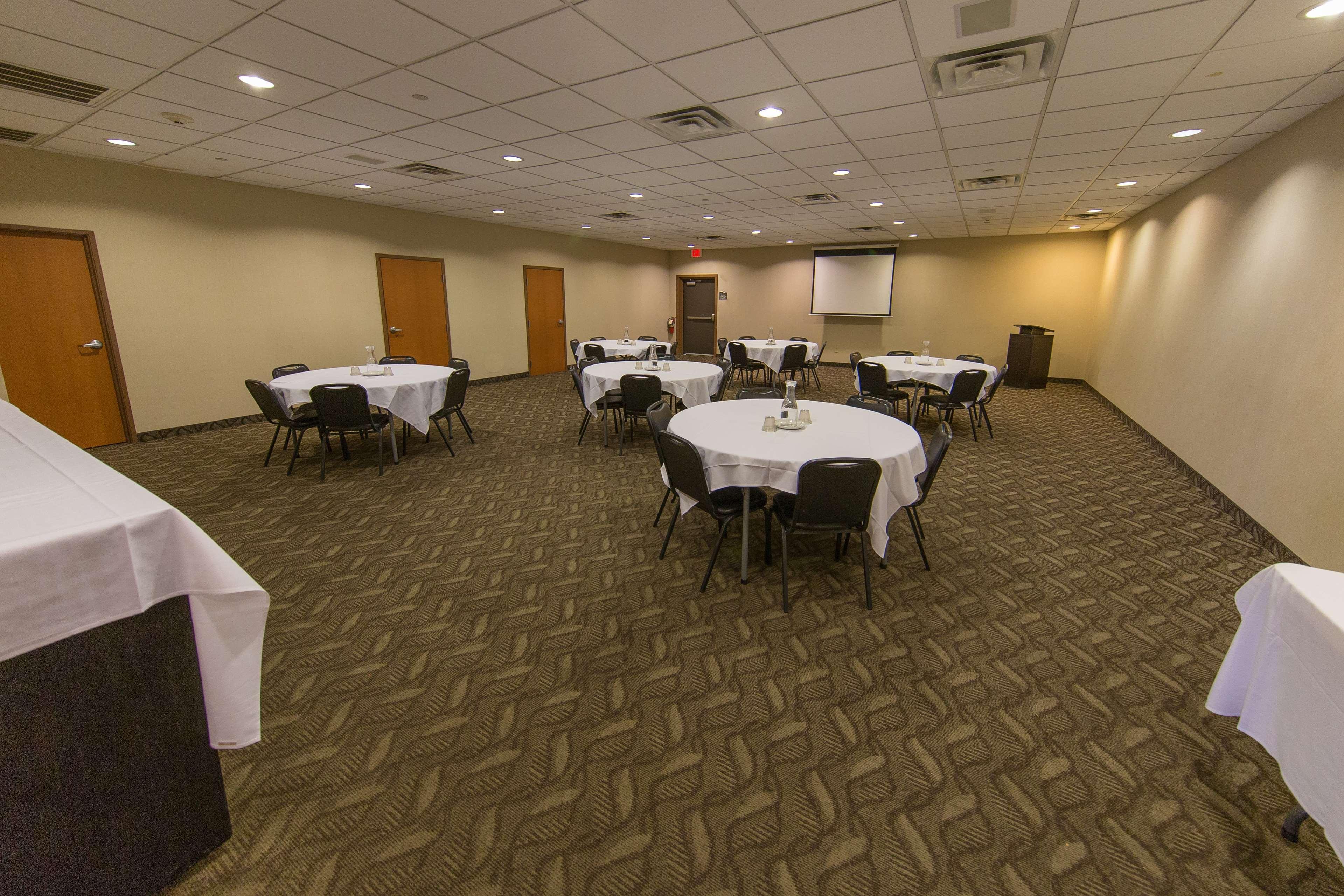 פורטייג' Rodeway Inn מראה חיצוני תמונה