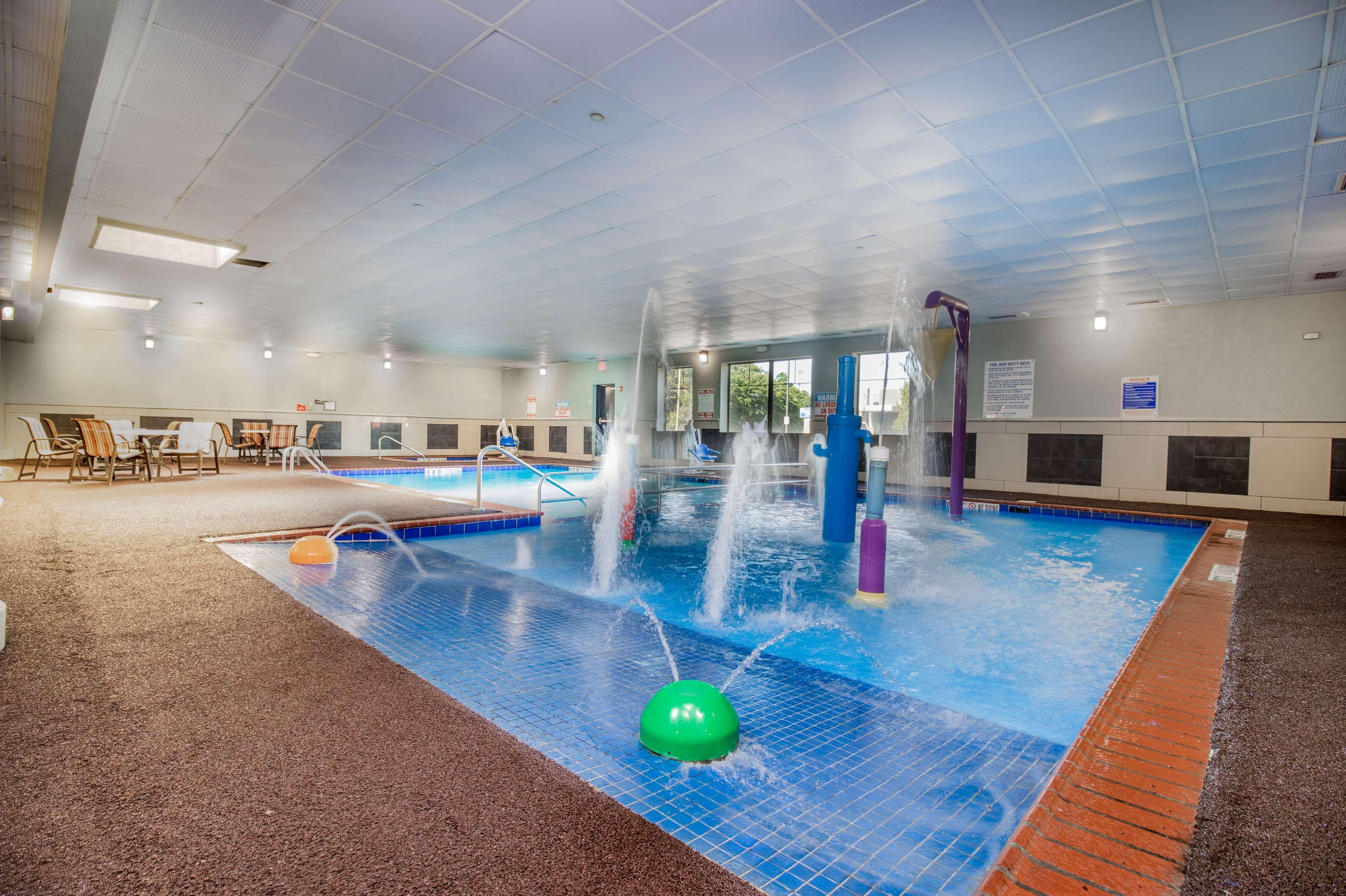 פורטייג' Rodeway Inn מראה חיצוני תמונה