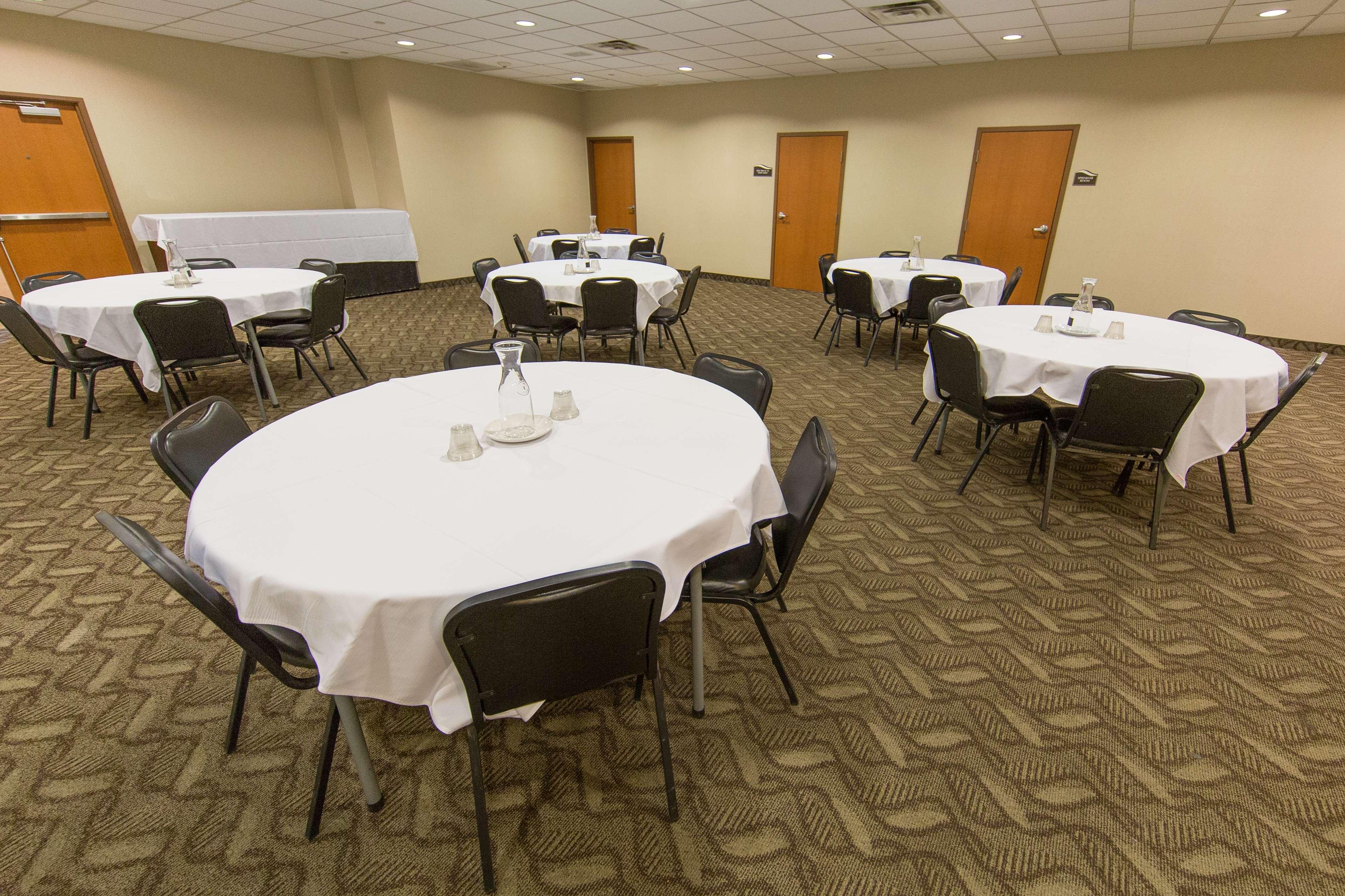 פורטייג' Rodeway Inn מראה חיצוני תמונה