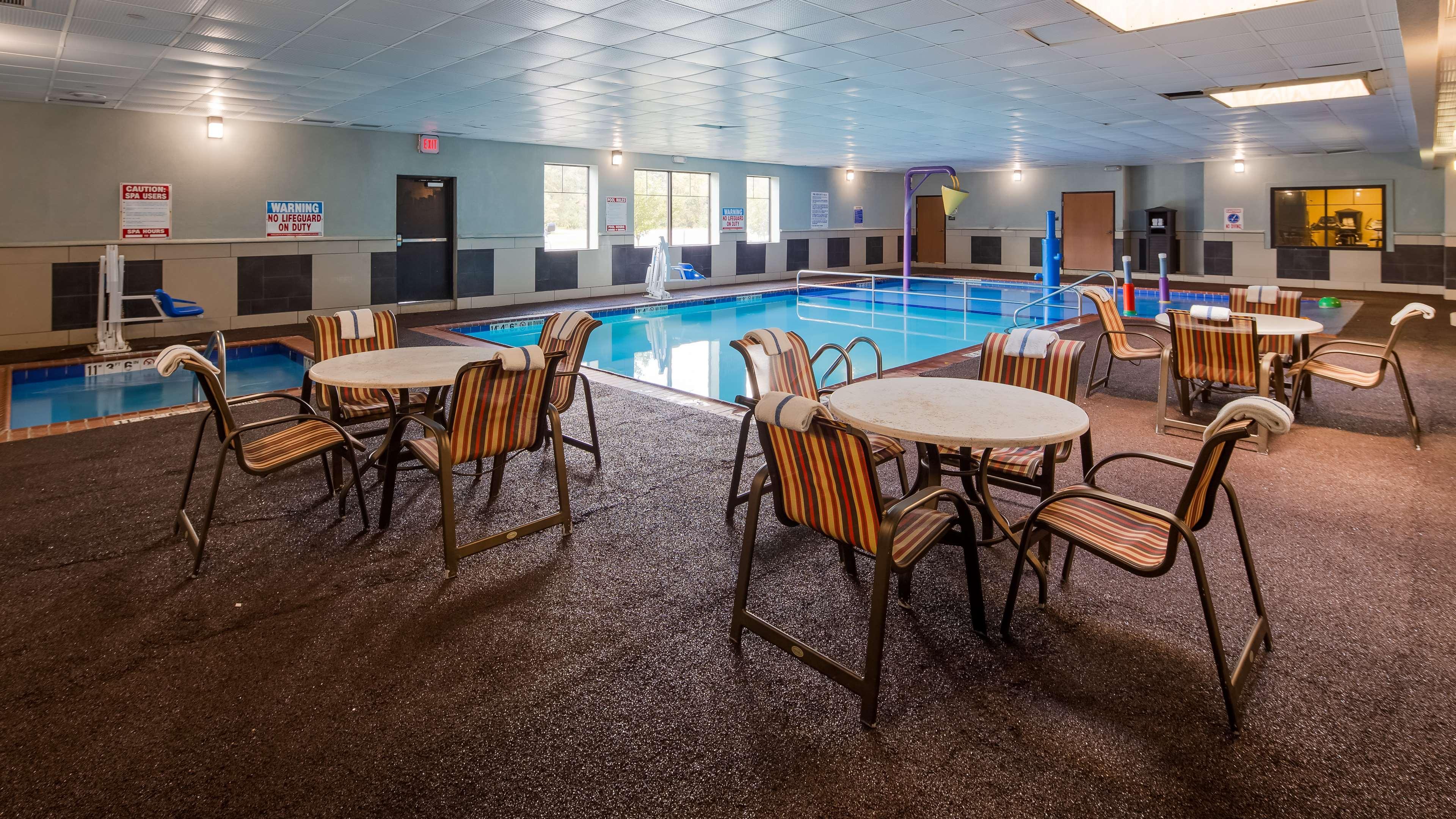 פורטייג' Rodeway Inn מראה חיצוני תמונה