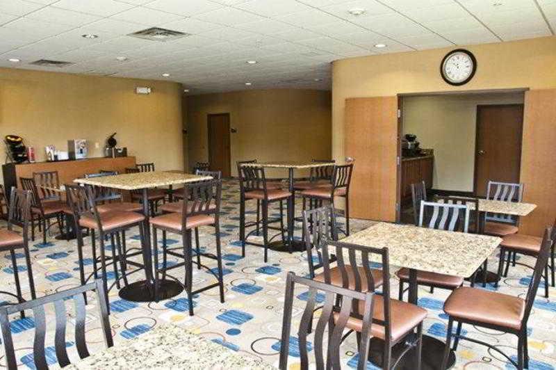 פורטייג' Rodeway Inn מראה חיצוני תמונה