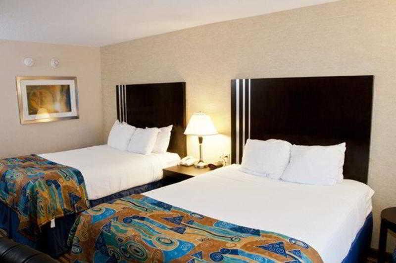 פורטייג' Rodeway Inn מראה חיצוני תמונה